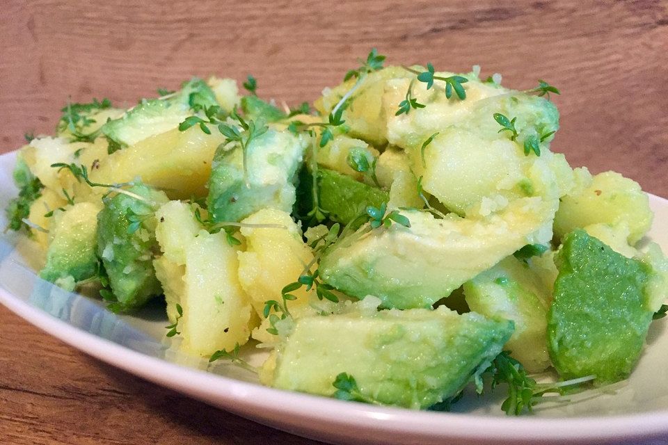 Kartoffel - Avocado Salat mit Kresse