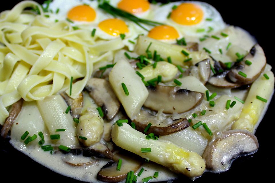 Spargelragout mit Champignons