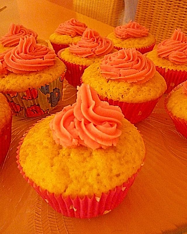 Sahne-Cupcakes mit Himbeer-Buttercreme