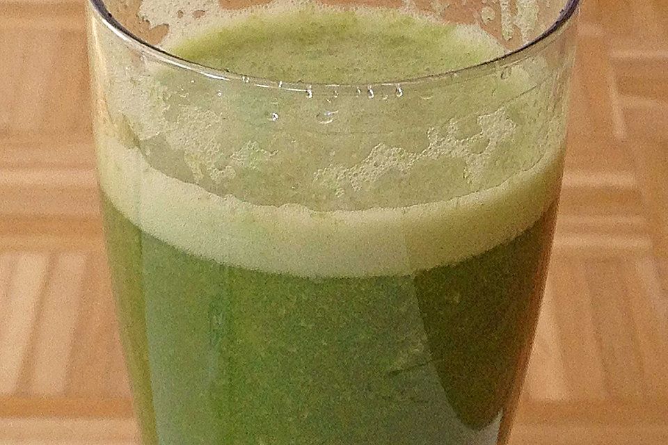 Kohlrabigrün-Smoothie mit Grapefruit und Banane