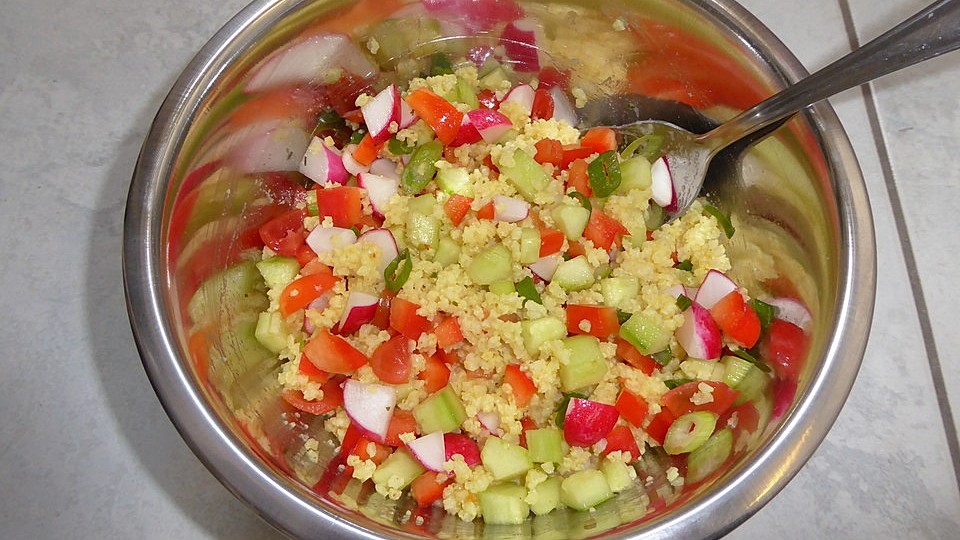 Schlanker Hirsesalat mit körnigem Frischkäse-image