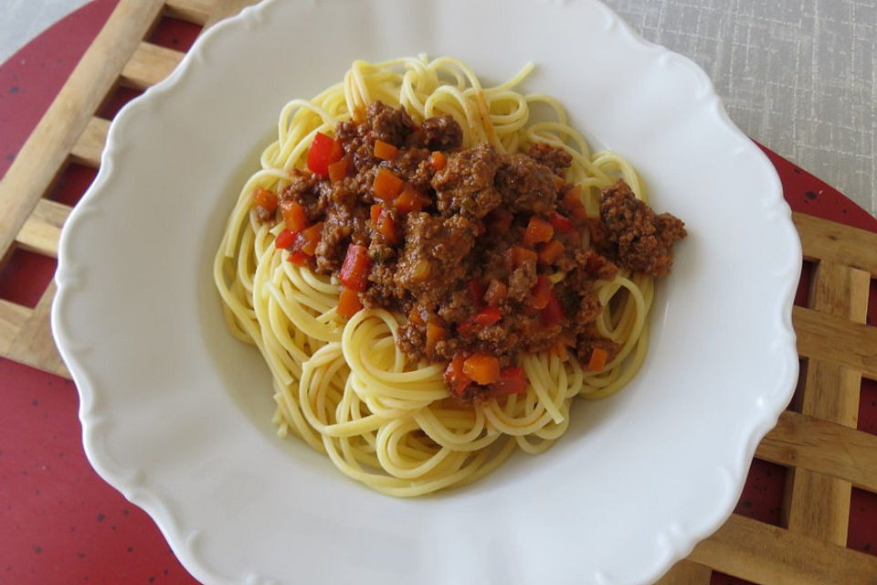 Hackfleischsoße mit Karotten und Paprika