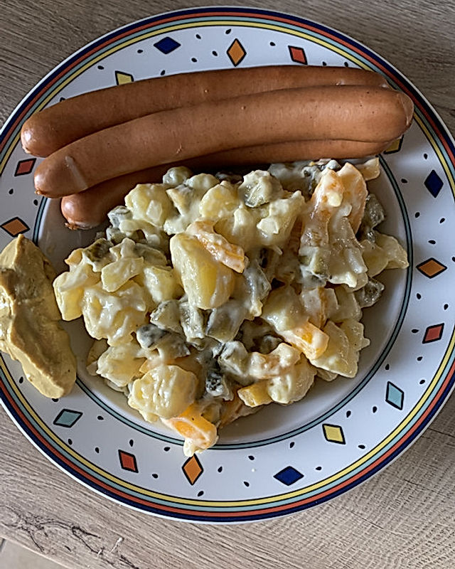 Bunter fettarmer Kartoffelsalat mit Käse