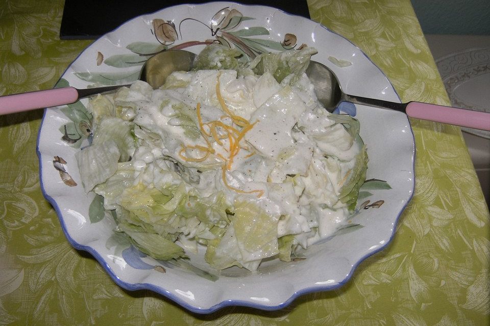 Eisbergsalat in Zitronensahne