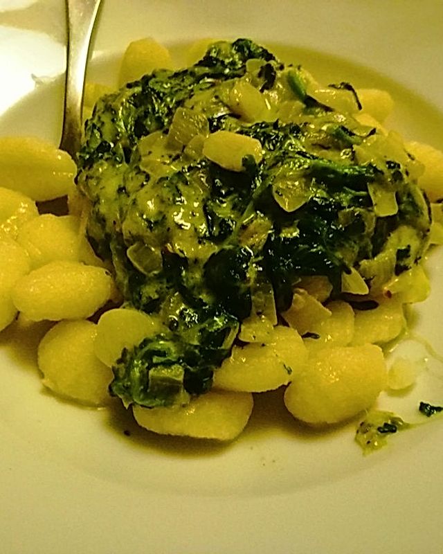 Gnocchi mit Gorgonzola-Spinat-Soße