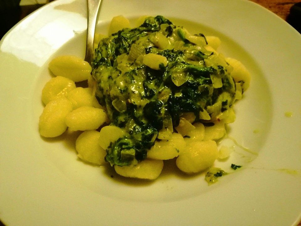 Gnocchi mit Gorgonzola-Spinat-Soße von missbaker| Chefkoch