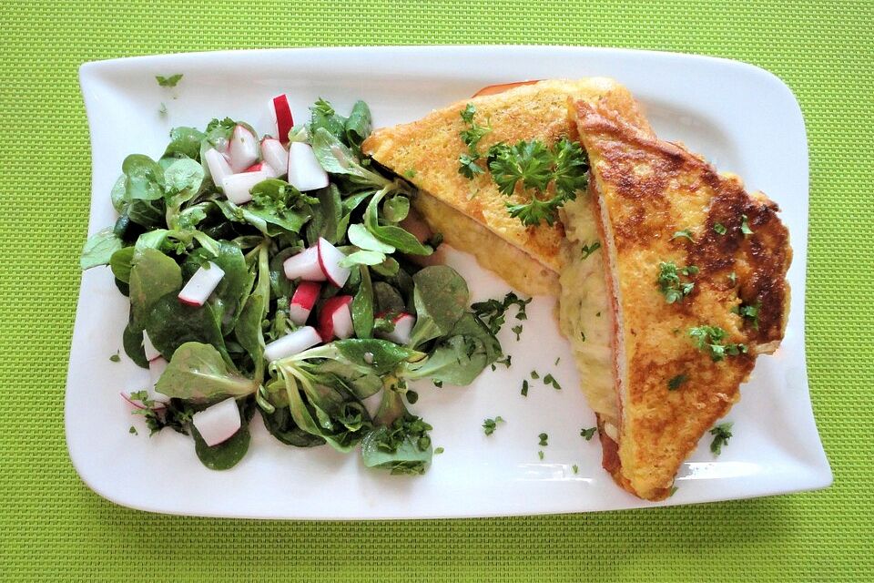 Schinken-Käse Toast im Eiermantel