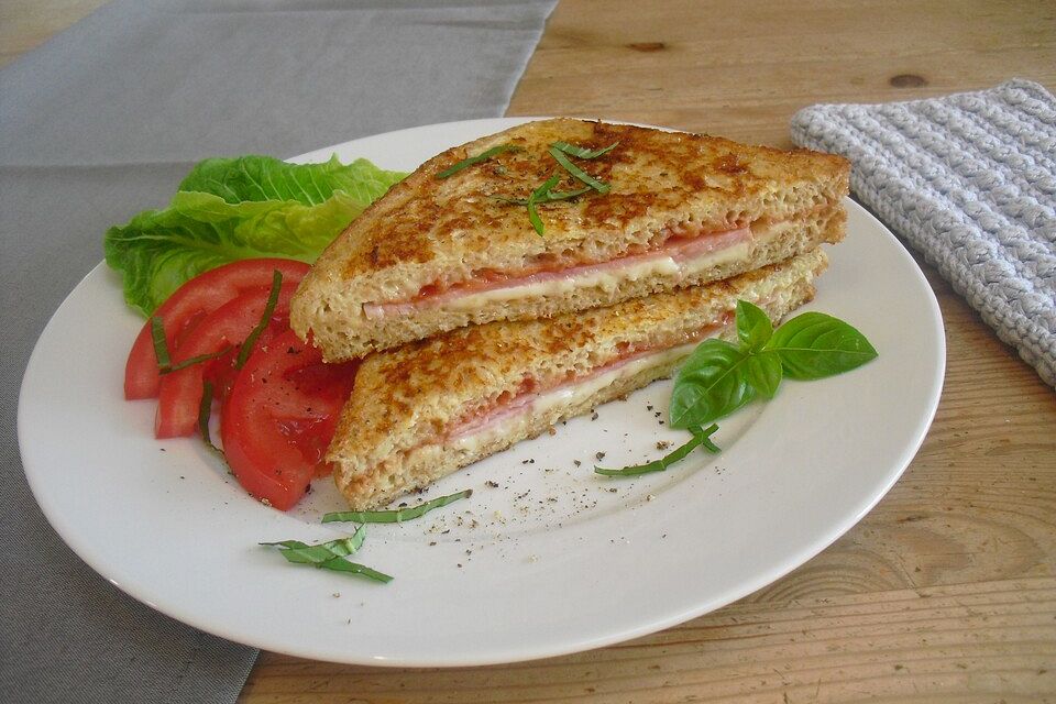 Schinken-Käse Toast im Eiermantel