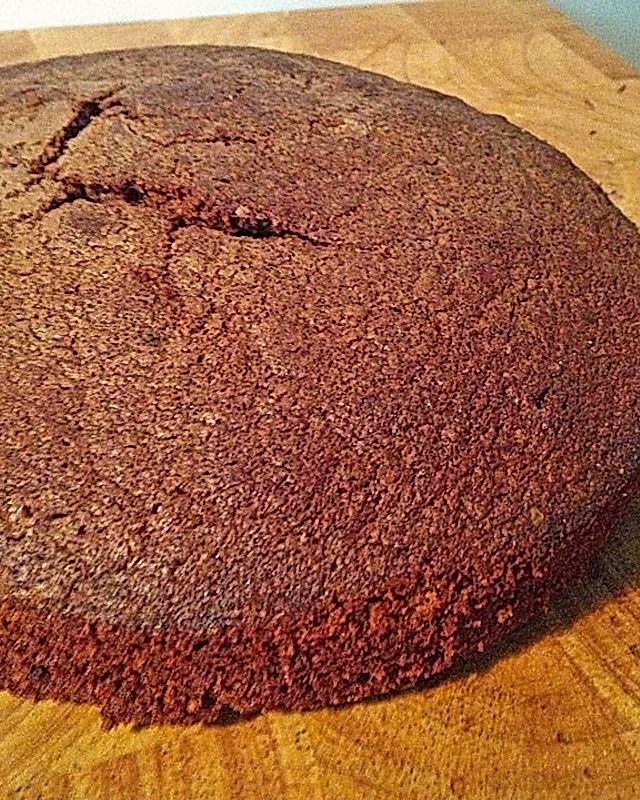 Tortenboden mit Kakao, Schokolade und Kardamom