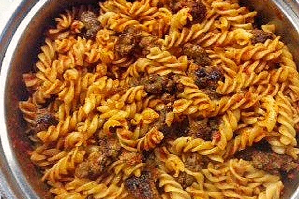 Hackfleisch mit Nudeln und Tomatenmark