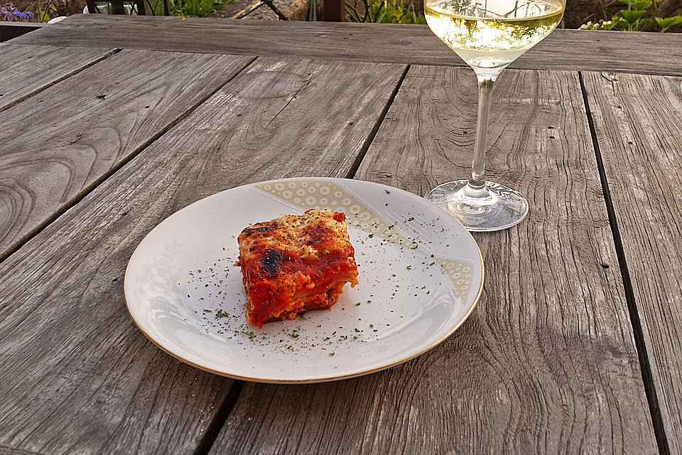 Lasagne mit reichlich Tomatensauce und Bio-Hackfleisch