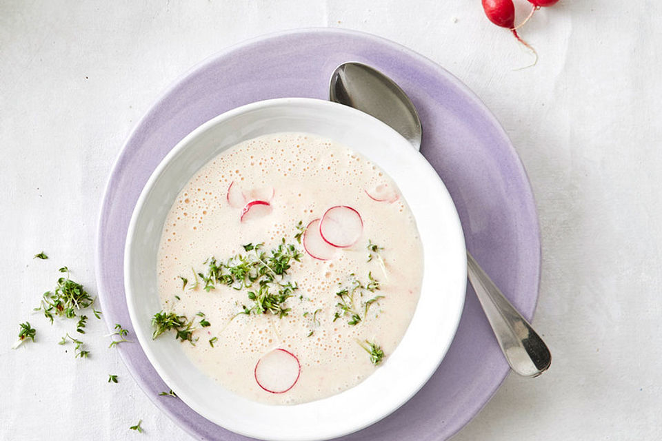 Radieschensuppe mit Frischkäse und Kresse