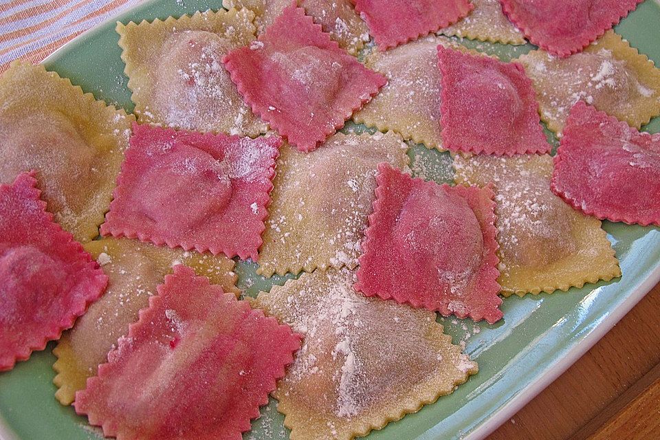 Rote Bete-Ravioli mit Walnussbutter