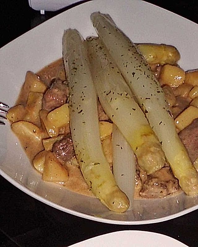 Rinder-Kartoffel-Eintopf mit Spargel