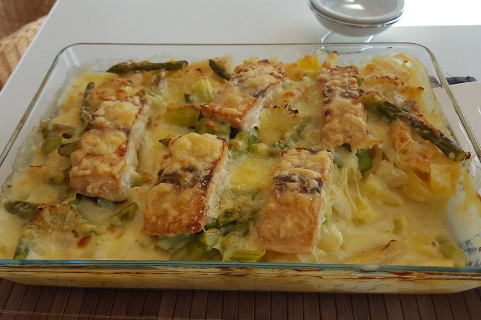 Überbackener Spargel mit Lachs