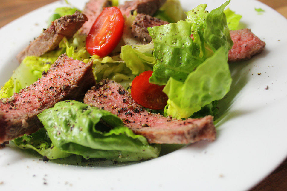 Gemischter Salat mit Filetstreifen