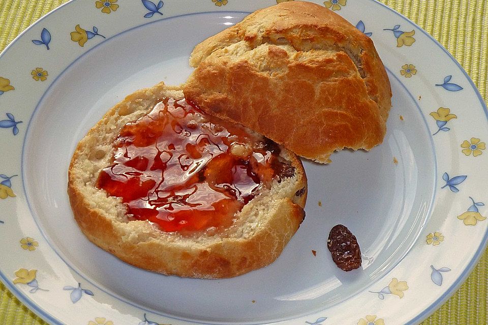 Dinkel-Quark-Brötchen mit Rosinen