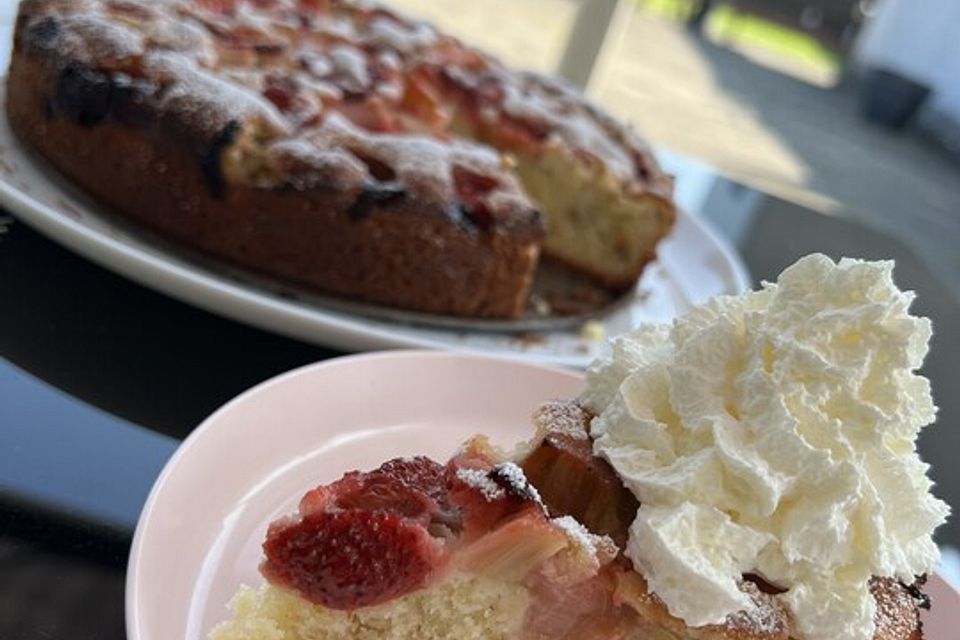 Erdbeer-Rhabarber-Joghurt Kuchen