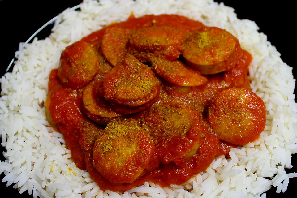 Currywurst  mit einer fruchtig-scharfen Currysoße