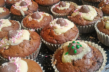 Ostermuffins mit Eierlikör-Frischkäse-Füllung