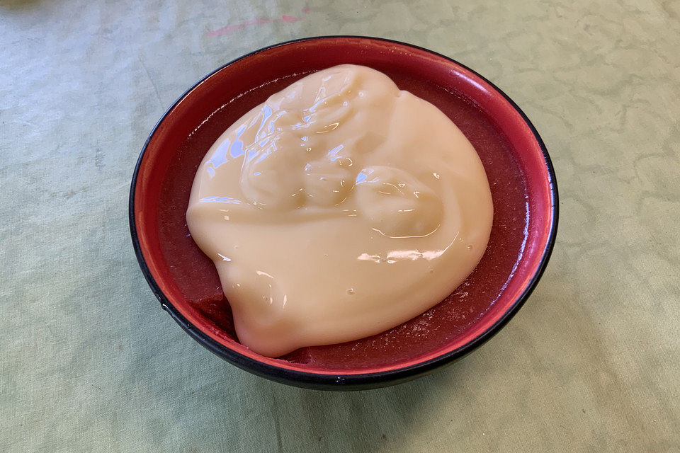 Rhabarber-Erdbeer-Pudding mit Vanillesauce