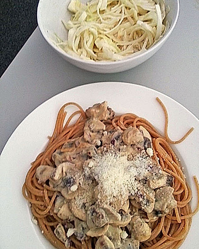 Schnelle Spaghetti mit Champignon-Sauce für die Mittagspause