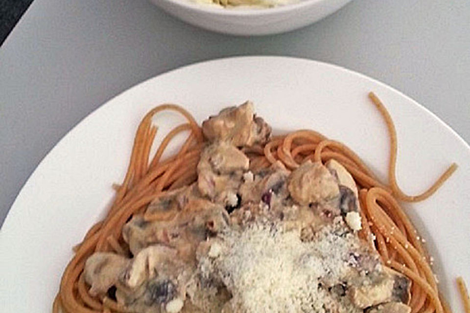 Schnelle Spaghetti mit Champignon-Sauce für die Mittagspause