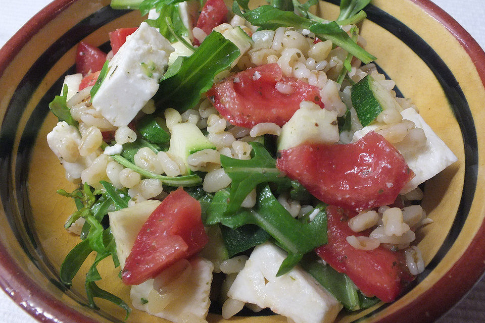 Schneller sommerlicher Salat aus Kochweizen