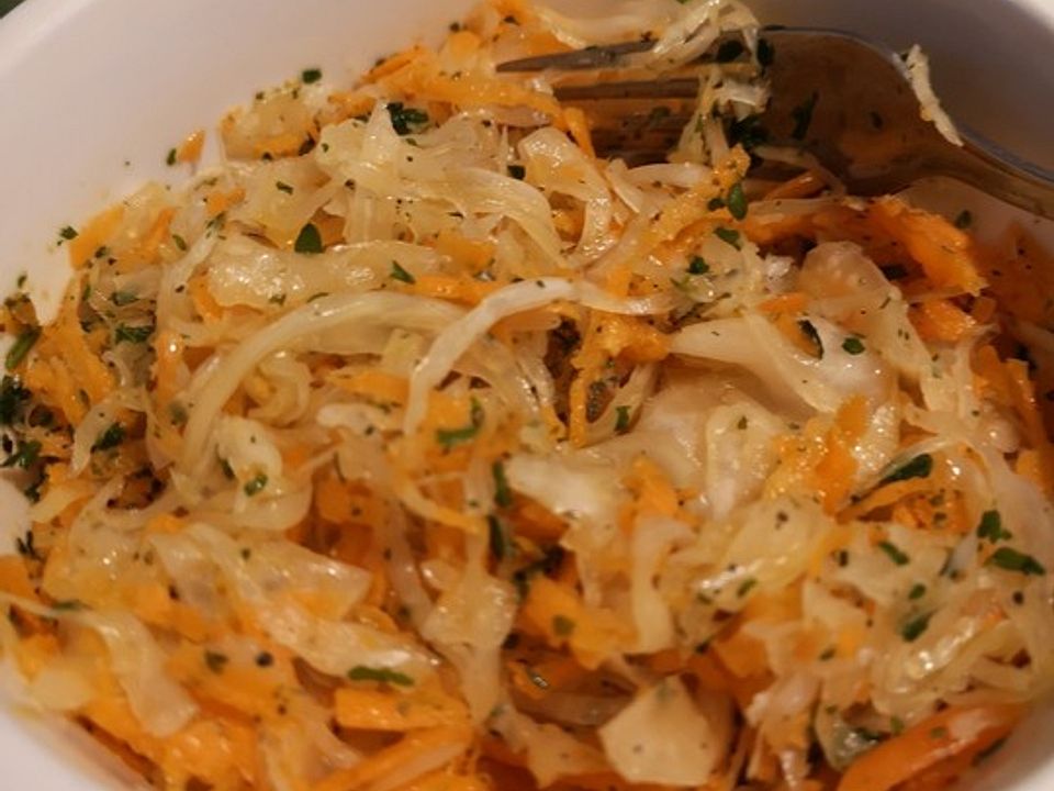 Möhren-Sauerkraut-Salat von sandy0123| Chefkoch