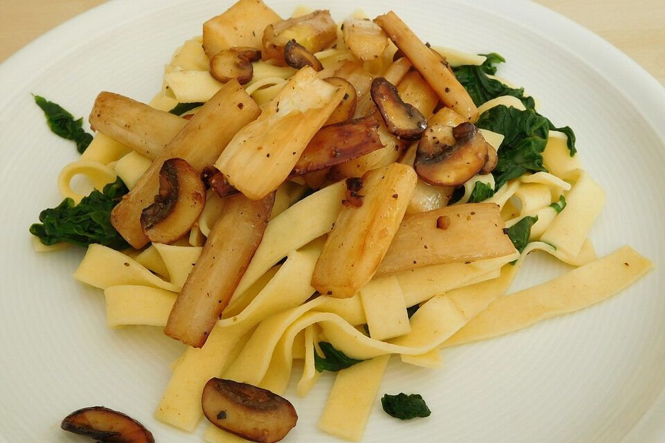 Leichte Champignon-Spargel-Spinatpfanne