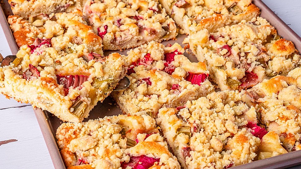 Schneller Rhabarberkuchen mit Streusel