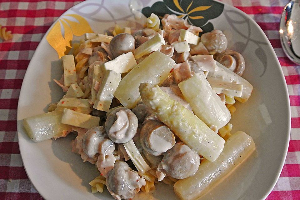 Nudeln mit Spargel-Zucchini-Schinken-Sahnesauce