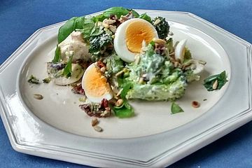 Mediterraner Eier-Brokkoli-Salat