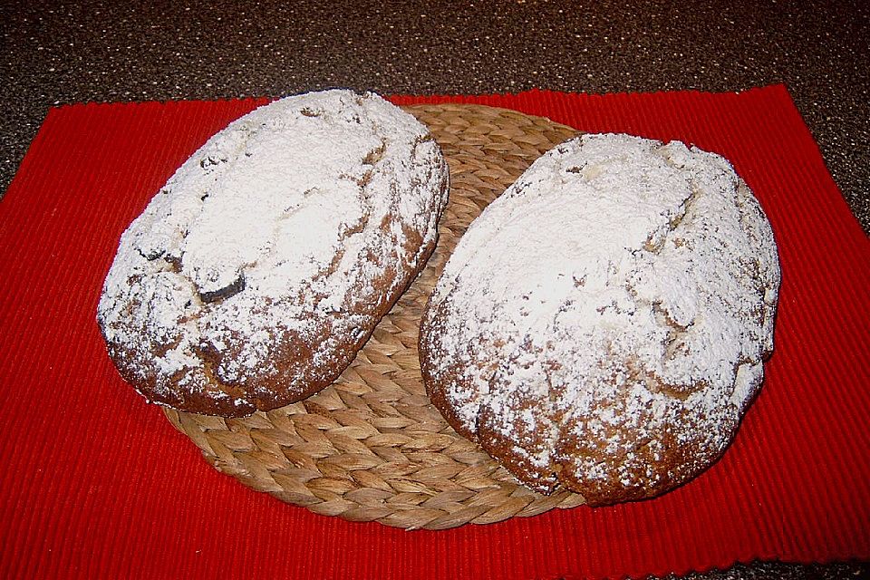 Quarkstollen mit Marzipan und Aprikosen