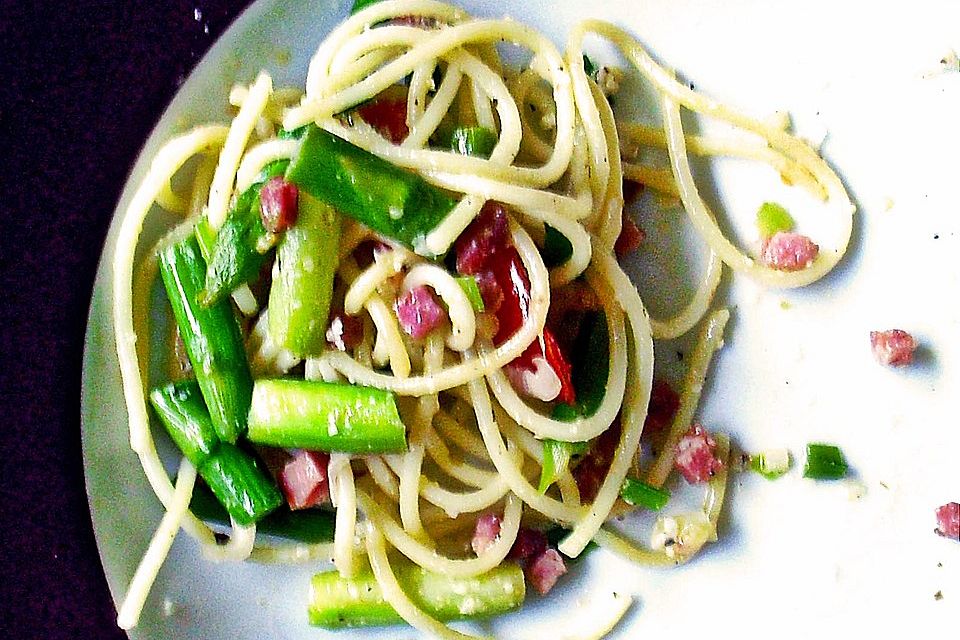 Spaghetti mit grünem Spargel