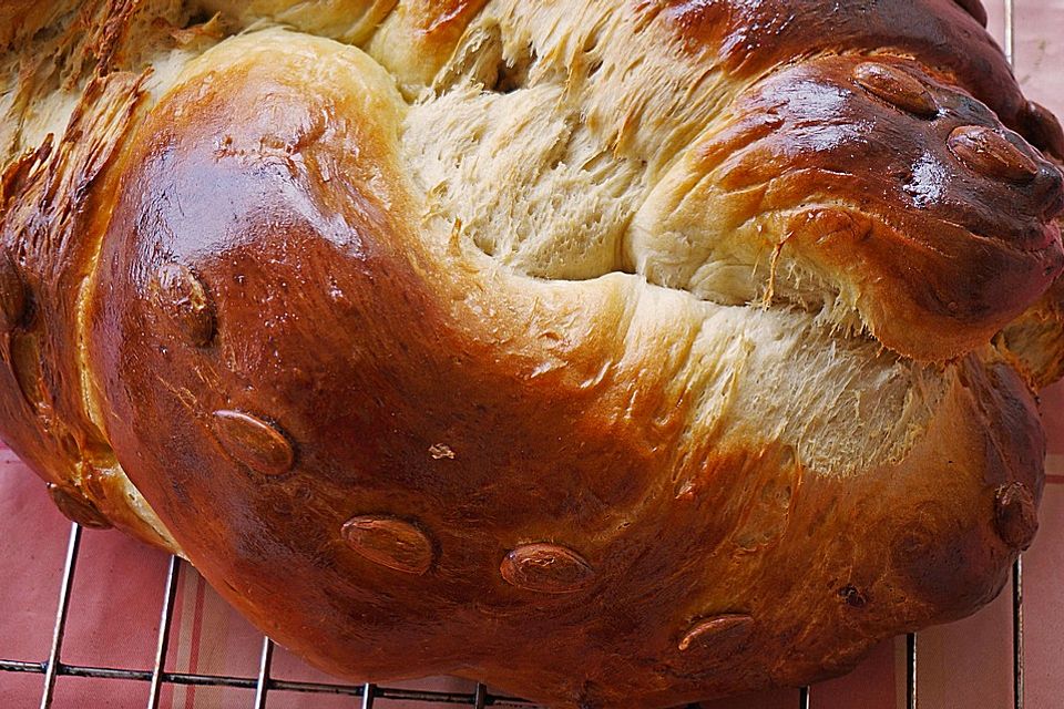 Hefezopf aus Dinkelmehl mit Olivenöl und Traubenzucker