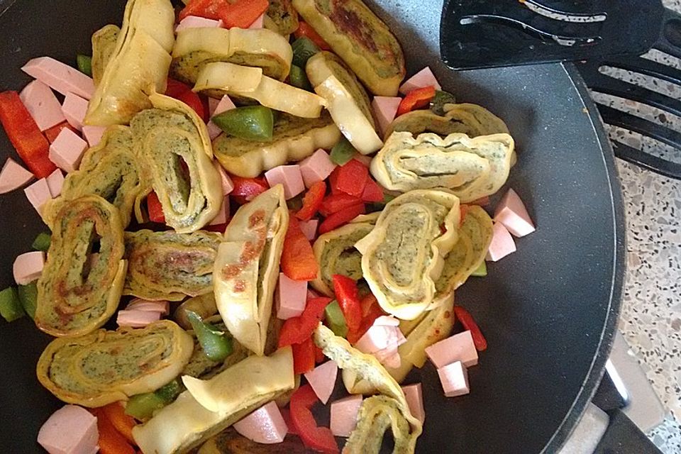 Gebratene Maultaschen mit frischem Gemüse