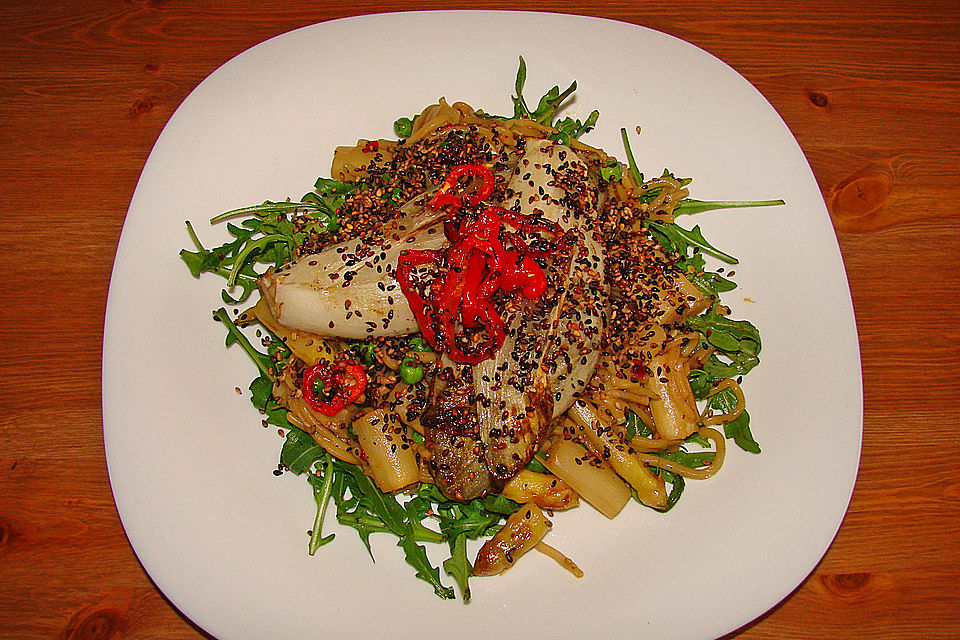 Gebratener Chicoree mit Spargel-Erbsen-Rucola-Nudeln