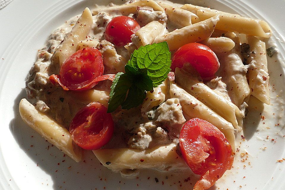 Farfalle arrabiata con melanzane e panna