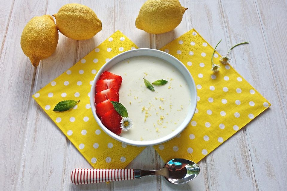 Buttermilch - Zitronenmousse Buttermilch - Zitronenmousse