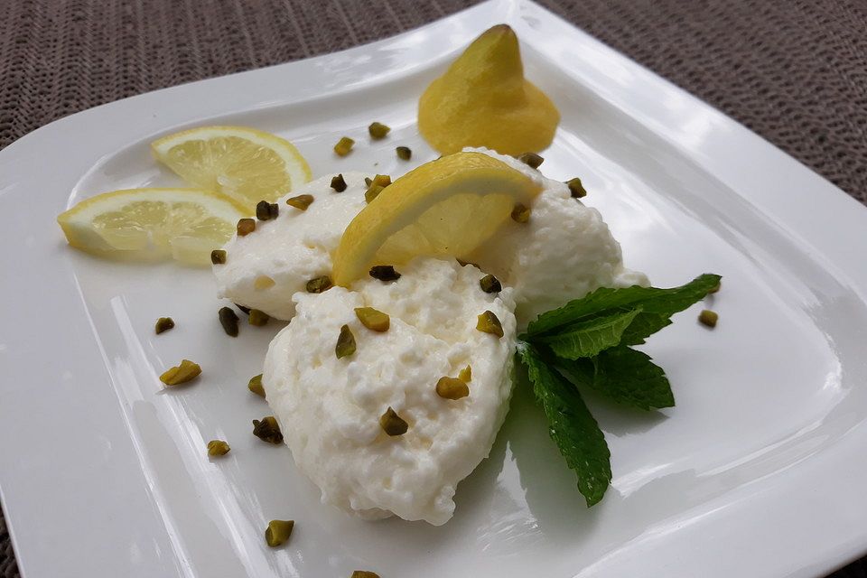 Buttermilch - Zitronenmousse Buttermilch - Zitronenmousse