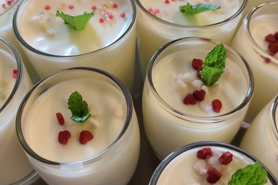 Buttermilch - Zitronenmousse Buttermilch - Zitronenmousse