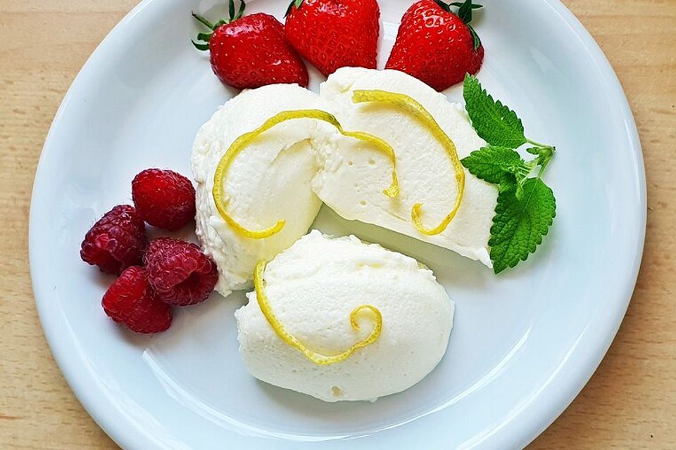 Buttermilch - Zitronenmousse Buttermilch - Zitronenmousse