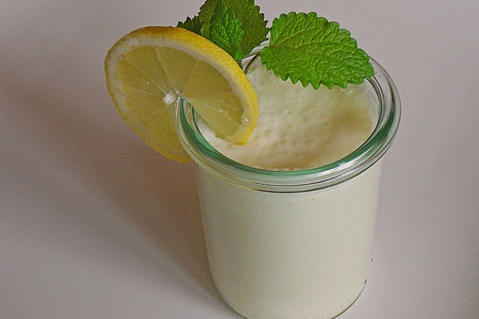 Buttermilch - Zitronenmousse Buttermilch - Zitronenmousse