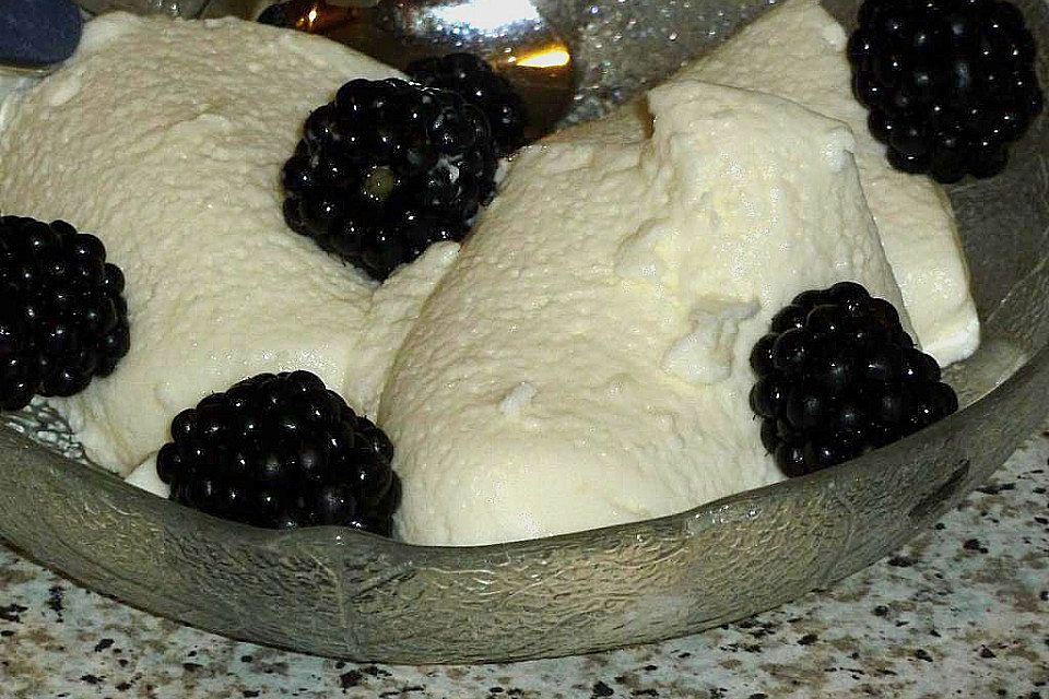 Buttermilch - Zitronenmousse Buttermilch - Zitronenmousse