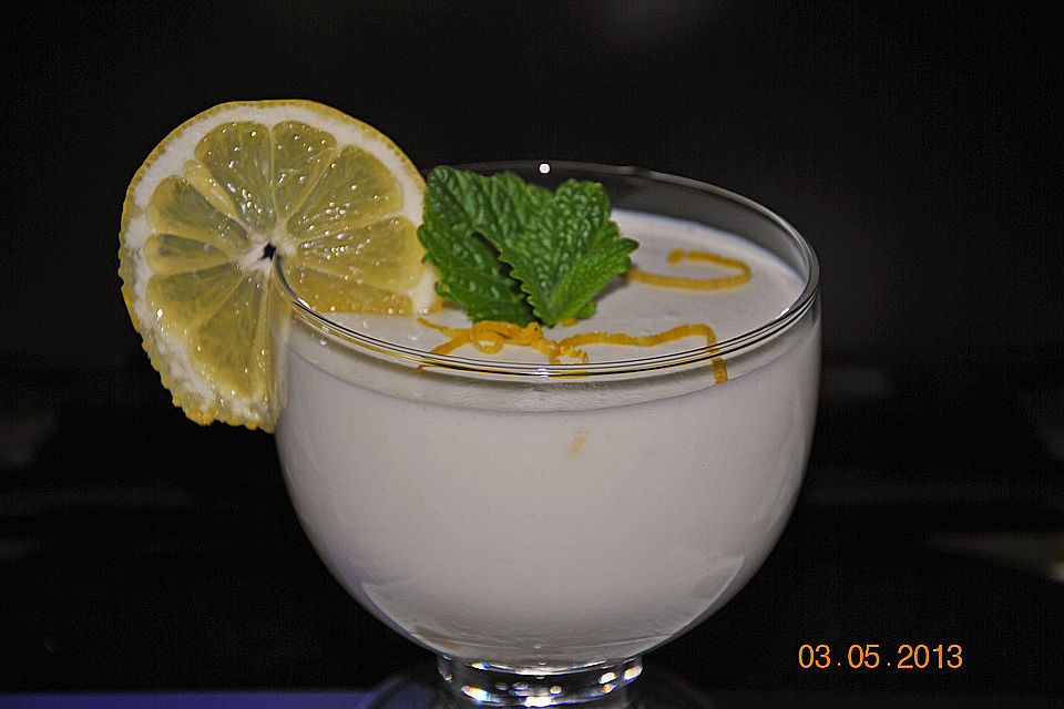 Buttermilch - Zitronenmousse Buttermilch - Zitronenmousse