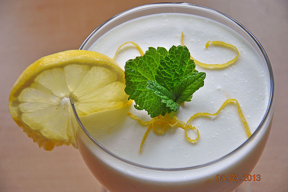 Buttermilch - Zitronenmousse Buttermilch - Zitronenmousse