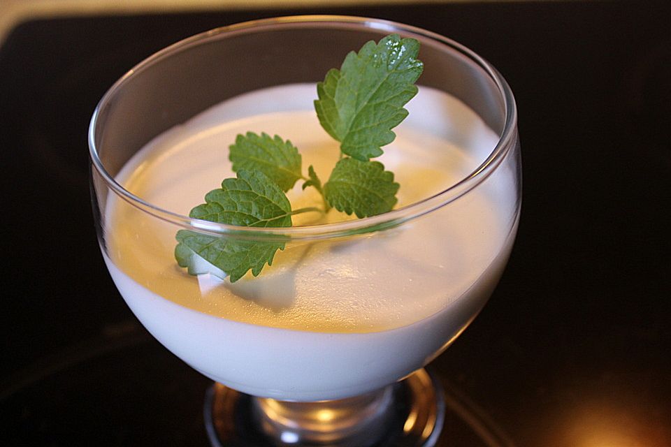 Buttermilch - Zitronenmousse Buttermilch - Zitronenmousse