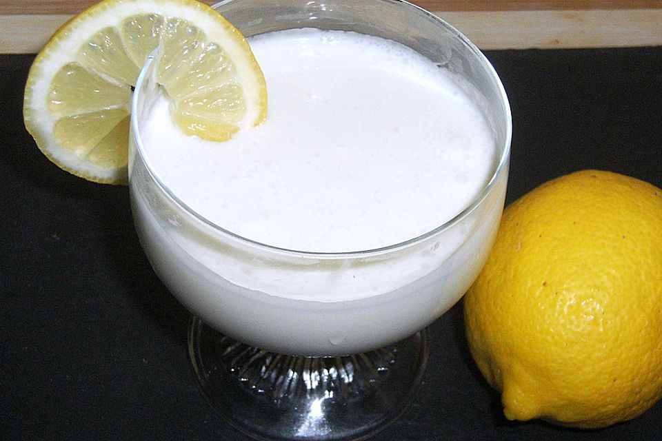 Buttermilch - Zitronenmousse Buttermilch - Zitronenmousse