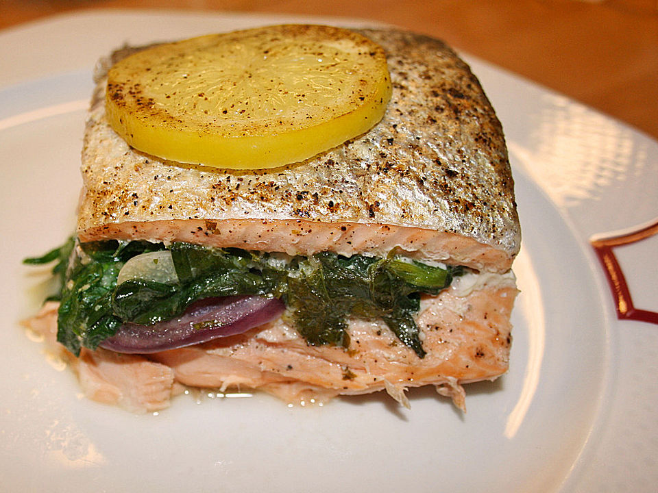 Lachsfilet mit einer Spinat-Zwiebel-Füllung von Boxerbaby| Chefkoch